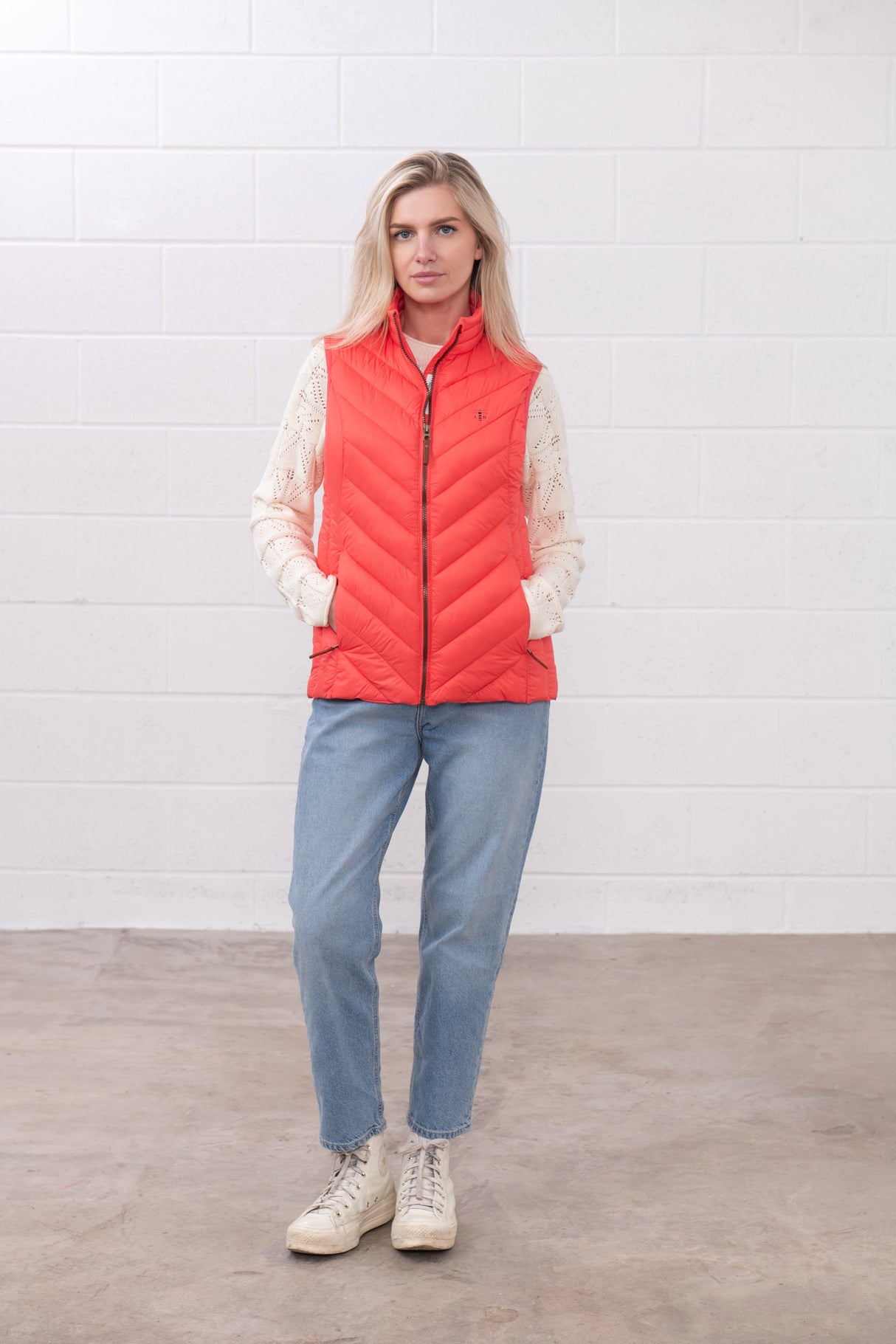 Lighthouse Laurel Gilet - Sugar
 Coral