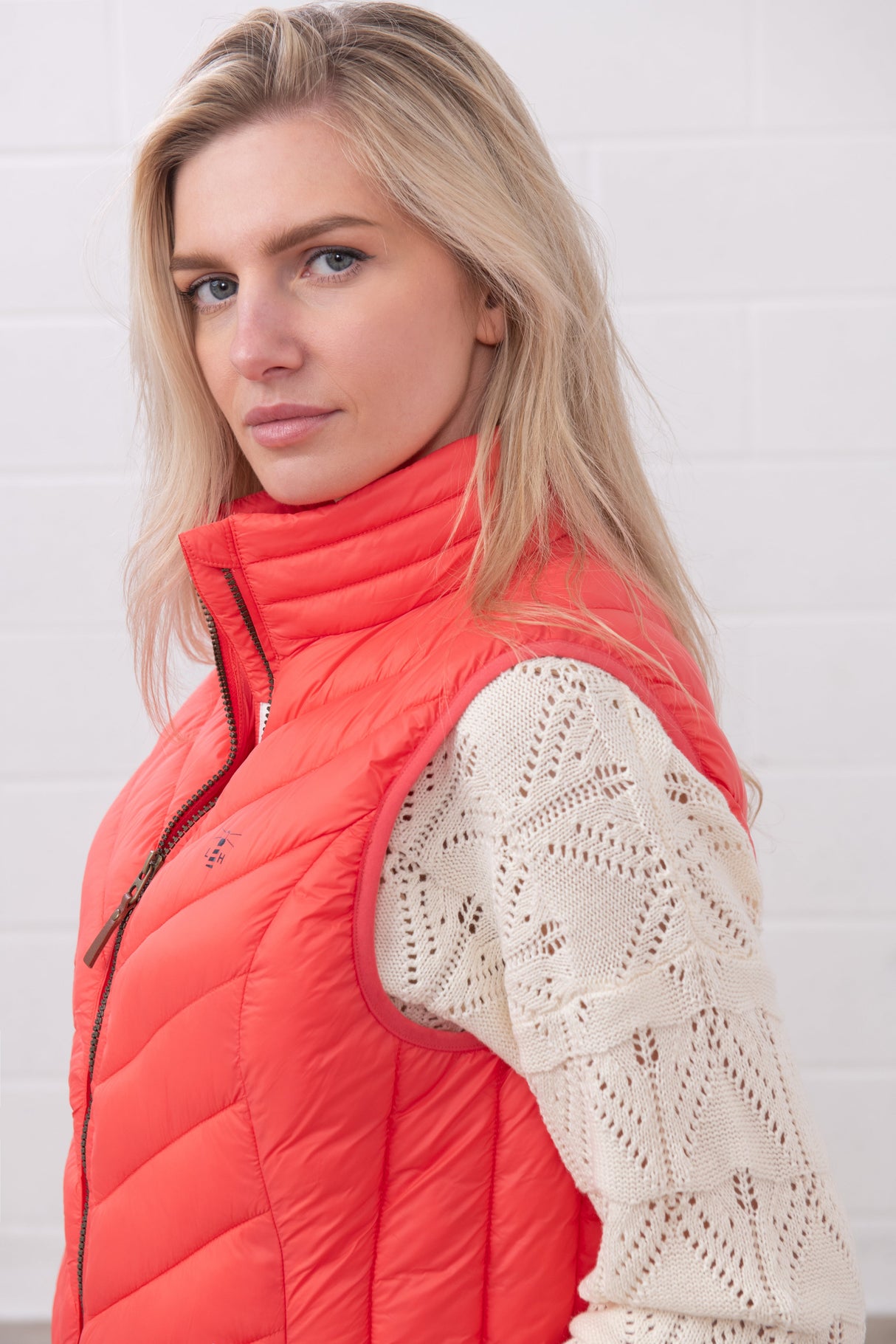 Lighthouse Laurel Gilet - Sugar
 Coral