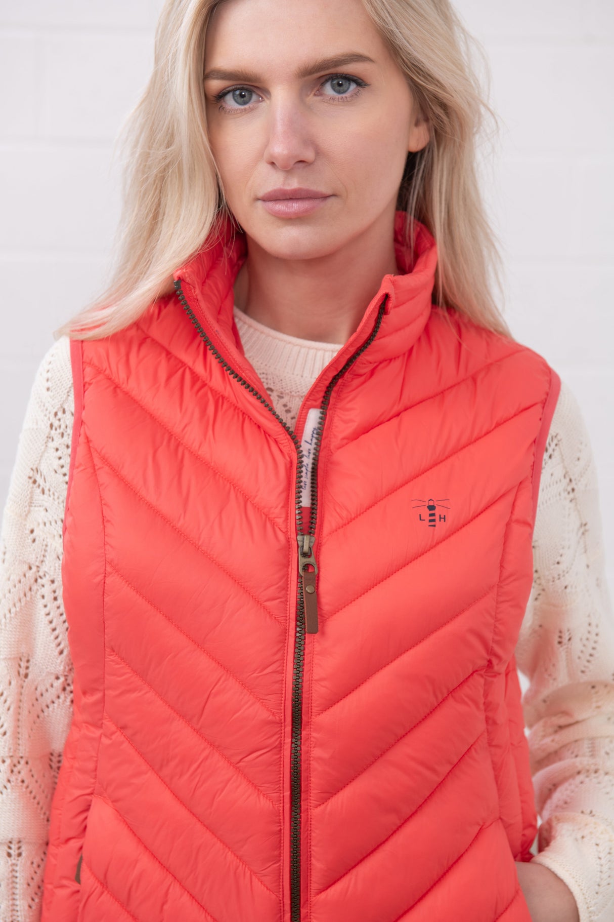 Lighthouse Laurel Gilet - Sugar
 Coral