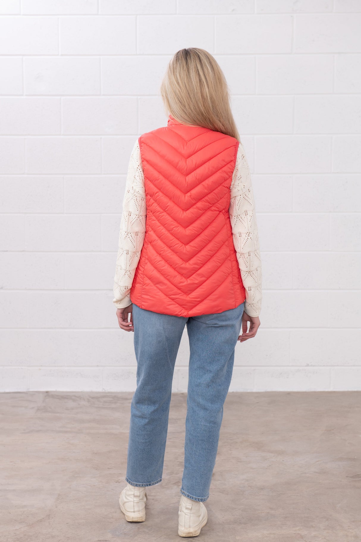 Lighthouse Laurel Gilet - Sugar
 Coral