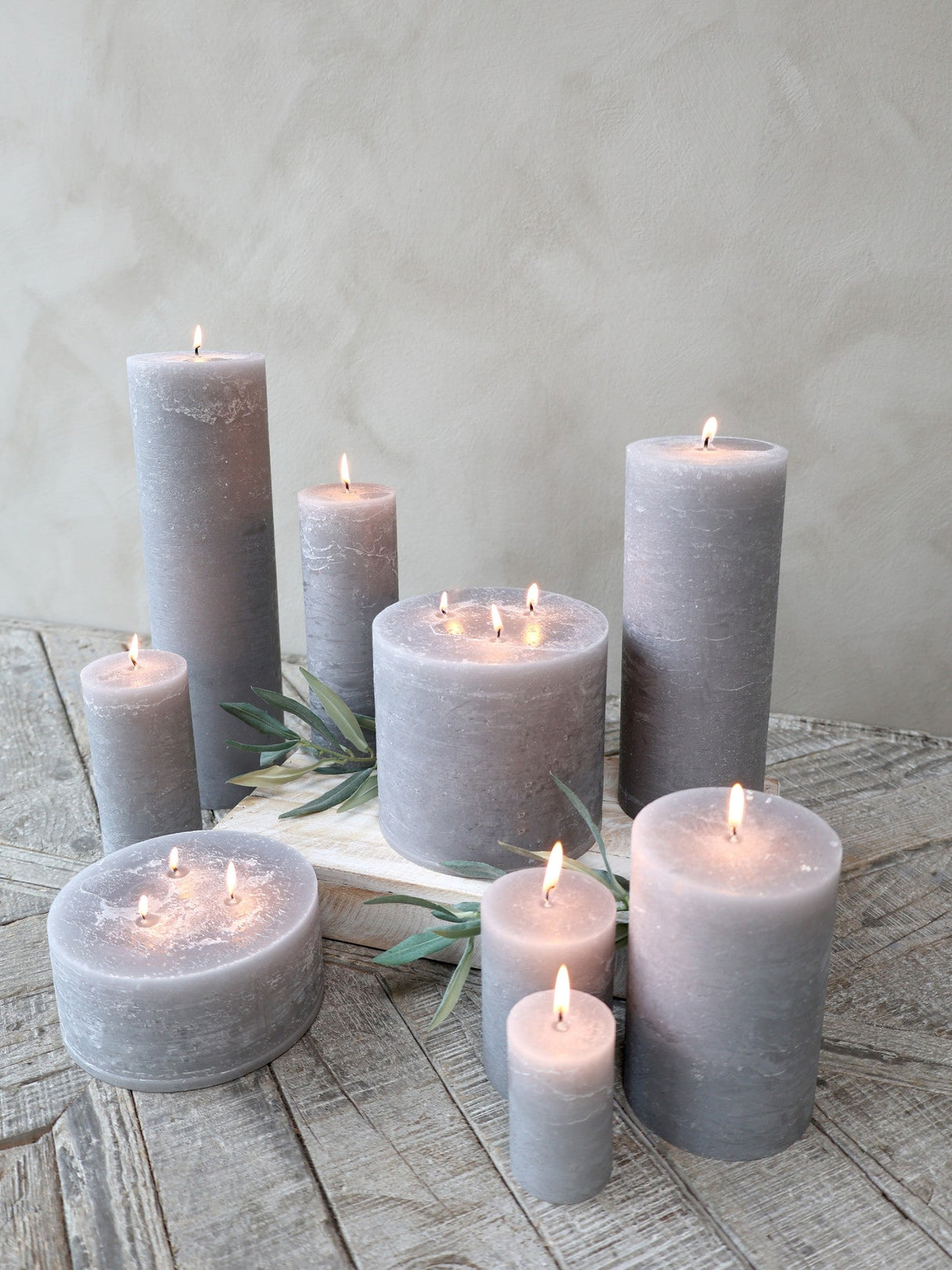 Macon Rustic Pillar Candle 14cm 42 h - French Grey