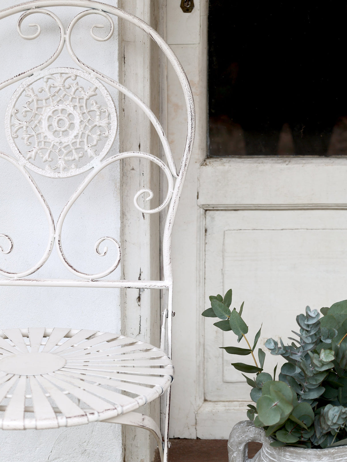 Iron Antique Cream Bistro Set with 2 Chairs & 1 table