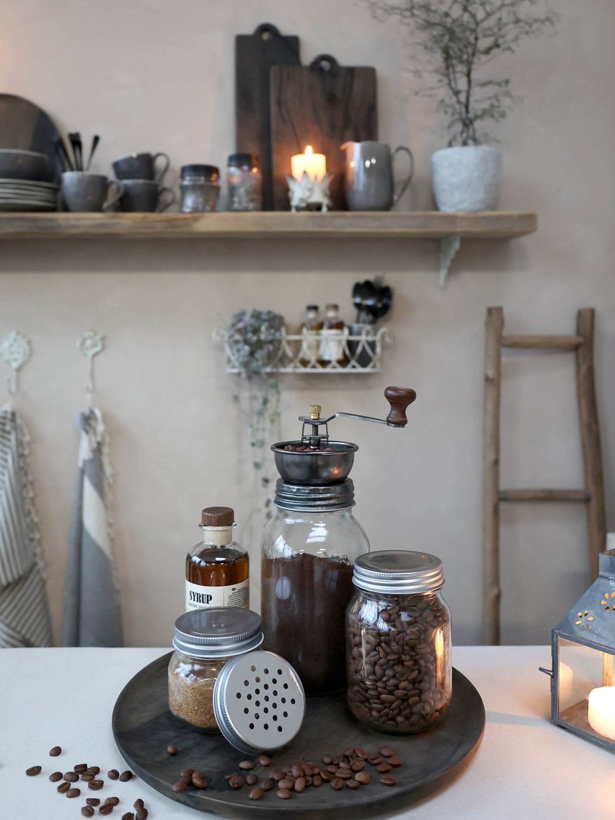 Coffee Grinder with extra lid