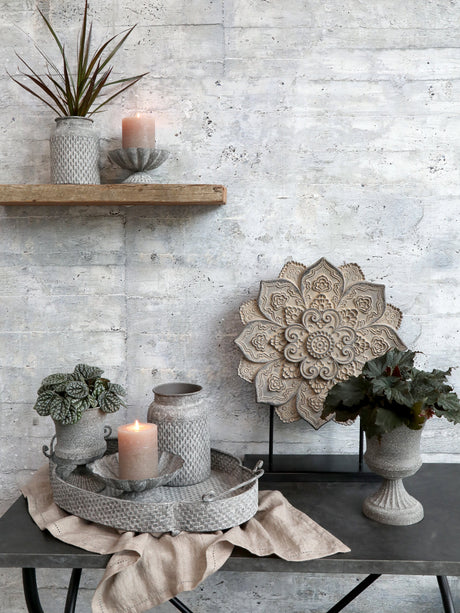 Centrepiece on foot with decor