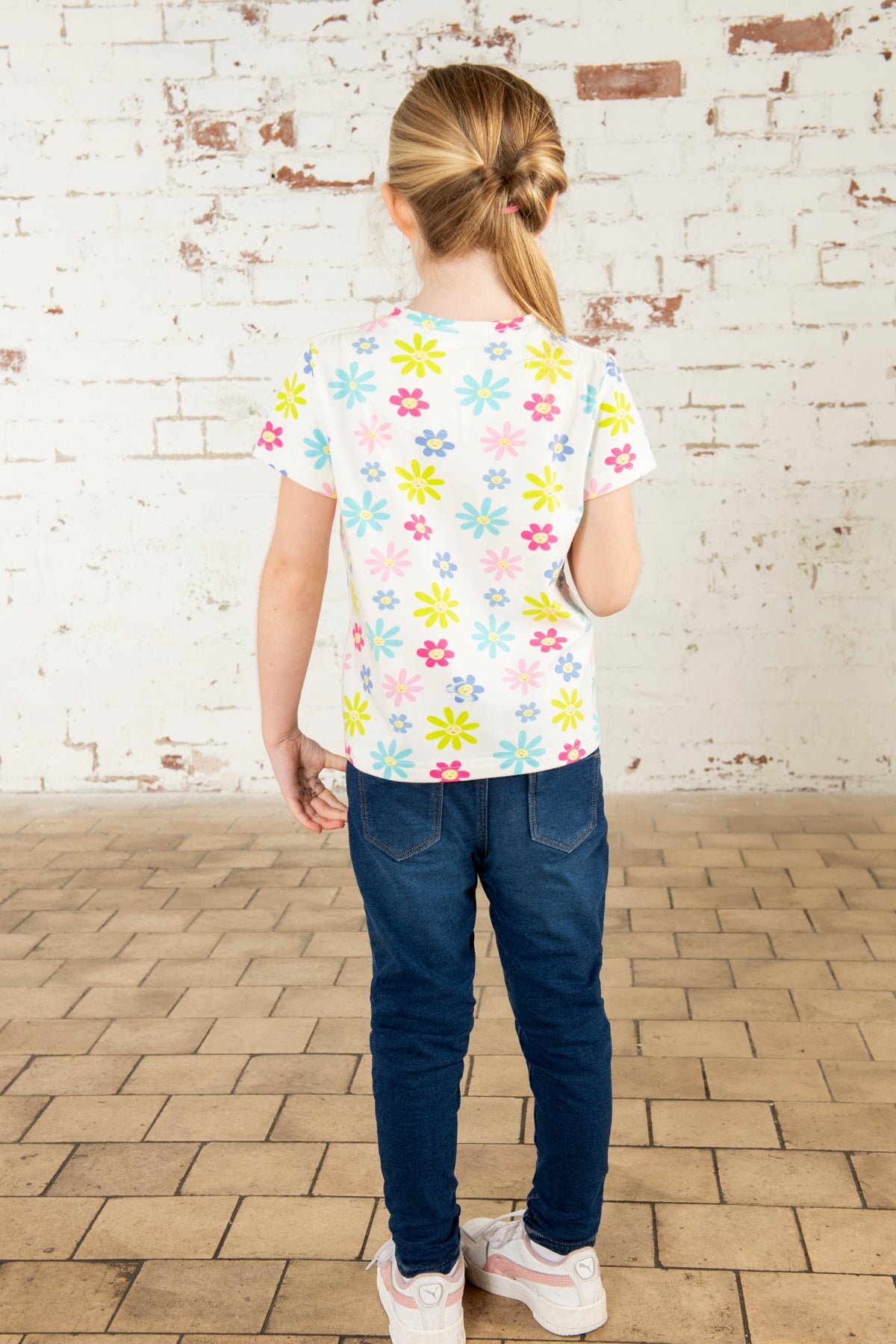 Lighthouse Causeway Kids T-Shirt - Daisy Print